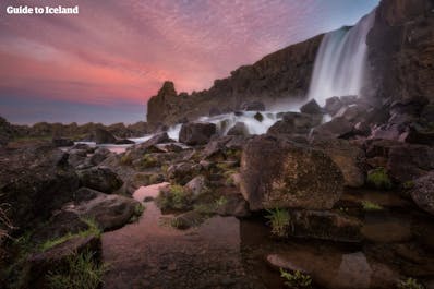 Dans le Parc national de Thingvellir en Islande se trouve la magnifique cascade Öxaráfoss.