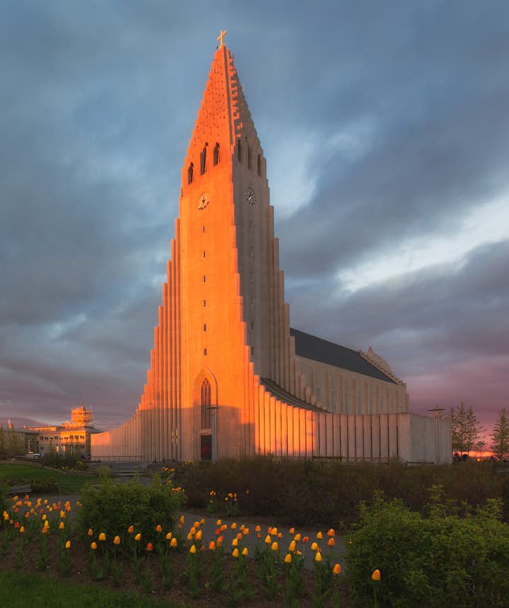 The church of Hallgrímskirkja and the statue of Leifur Eiríksson in the heart of Reykjavík.