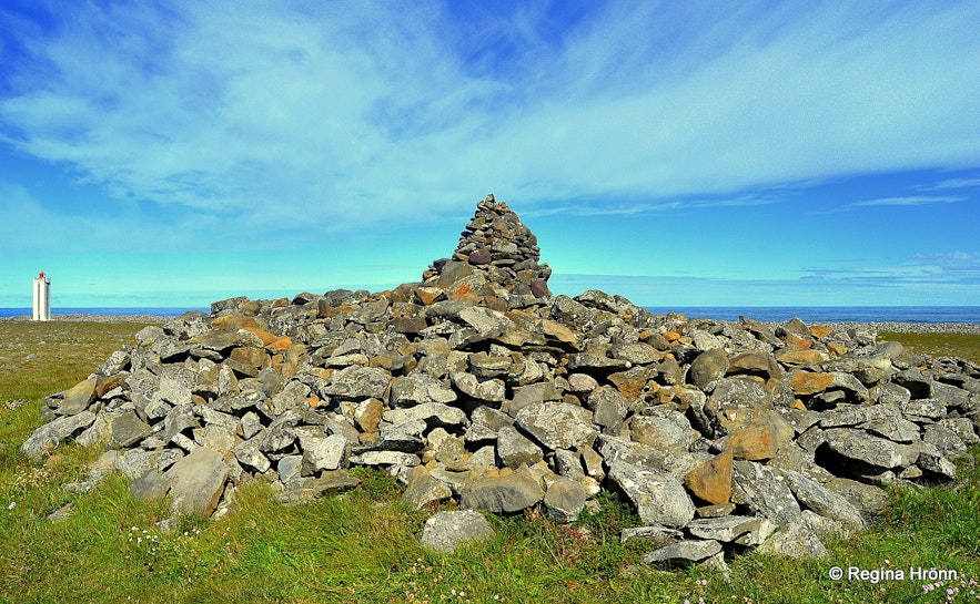 Þorgeirsdys burial mound at Hraunhafnartangi