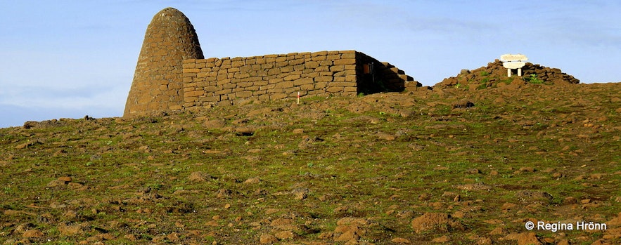 Hjörleifshöfði, Hjörleifshaugur burial mound