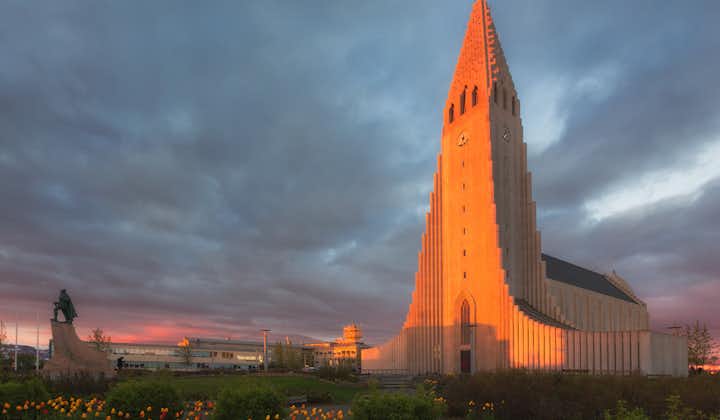 Hallgrimskirkja, l'église luthérienne de Reykjavík, est sans doute l'emblème culturel le plus reconnaissable de la ville.