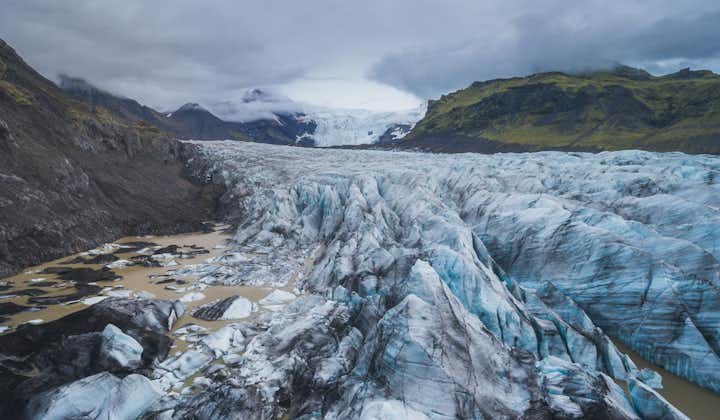 冰岛被称为冰与火之国，来冰岛旅行一定要登上冰川。