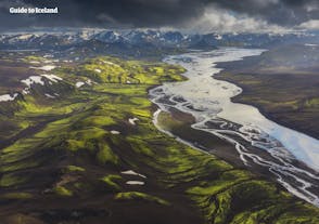 从直升机的鸟瞰视角领略冰岛中央内陆高地的全景