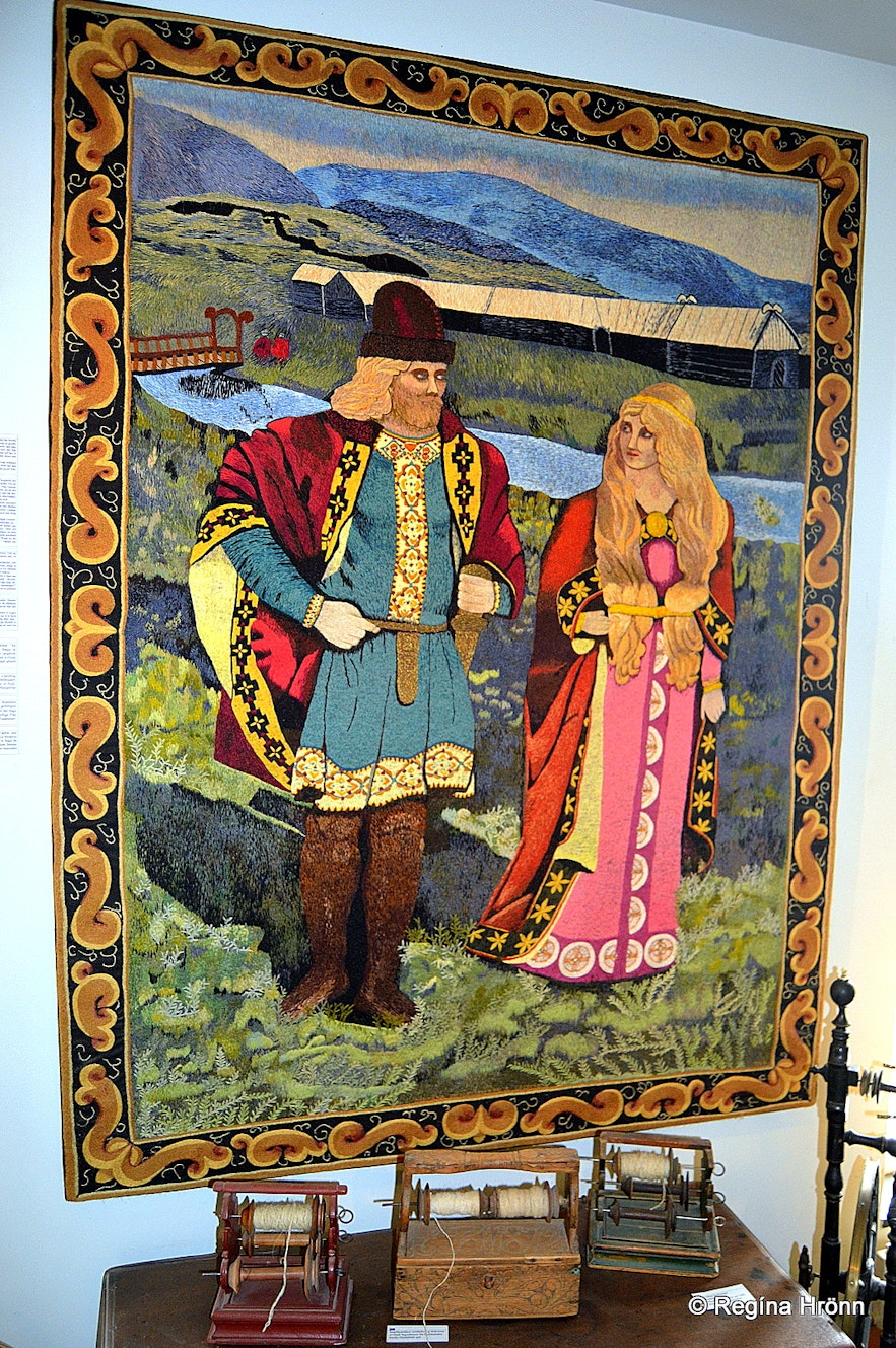 Gunnar at Hlíðarendi and Hallgerður langbrók at at Skógasafn Museum