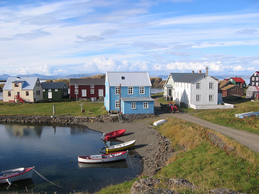 アイスランドの典型的な海辺の町｜フラトエイ島
