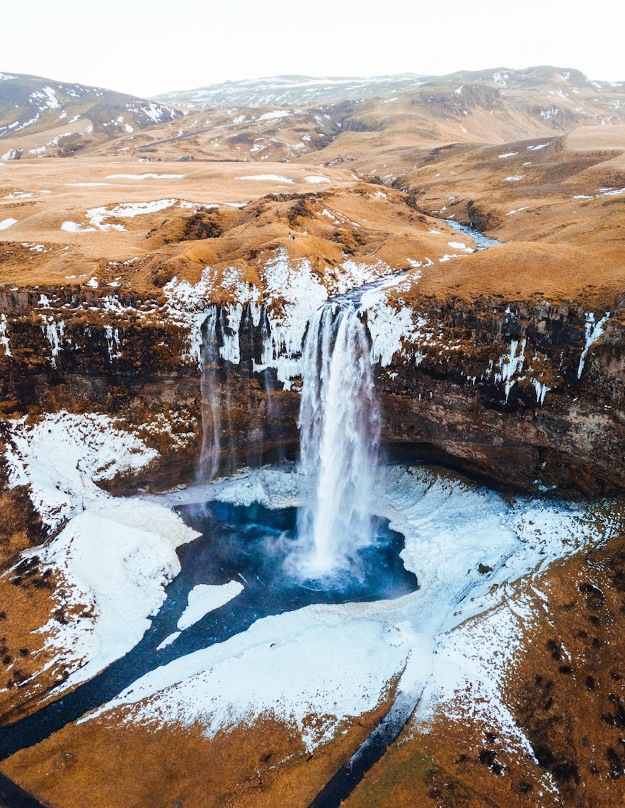 冰島11月的塞里亞蘭瀑布瀑布
