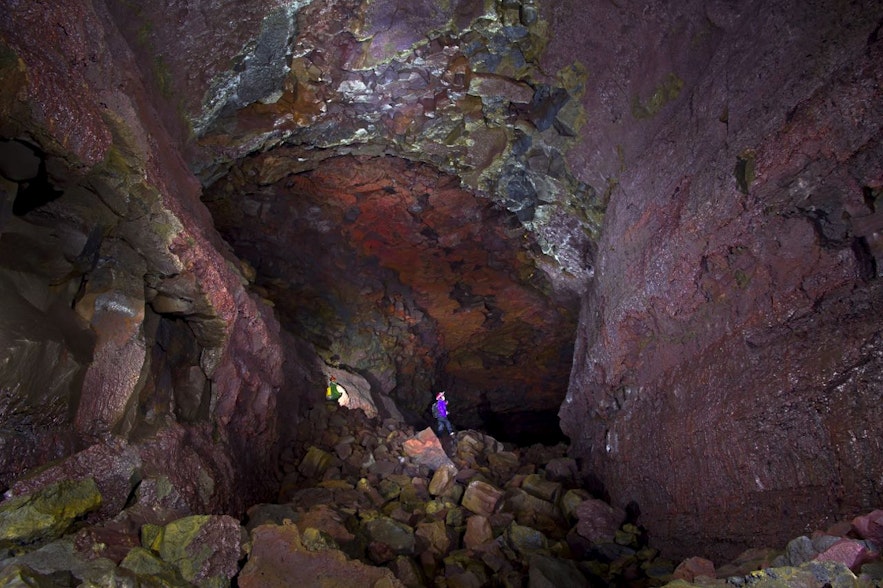 冰島岩洞旅行團