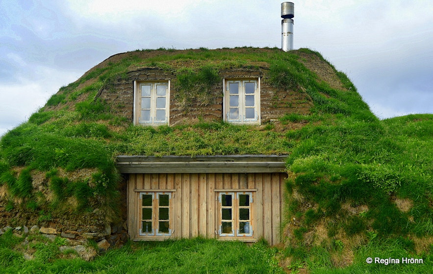 Sænautasel turf house on Jökuldalsheiði heath