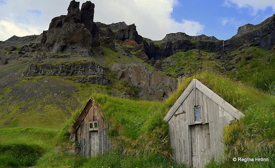 Núpsstaður turf outhouses in South-Iceland