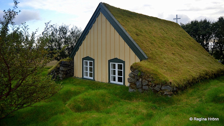 Hofskirkja turf church in South-Iceland