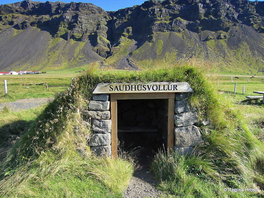 Sauðhúsvöllur turf shed in South-Iceland