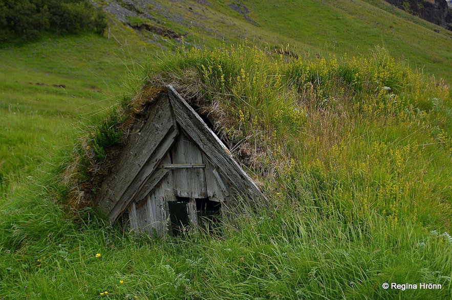 Núpsstaður turf outhouse in South-Iceland
