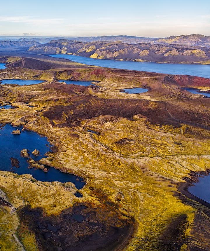 アイスランド・ハイランド地方のヴェイジヴォトンを上空から。