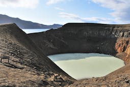Víti è un lago geotermale che si trova nella caldera di Askja, negli altopiani centrali islandesi.