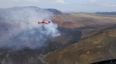 A helicopter flies over the Reykjanes eruption site.