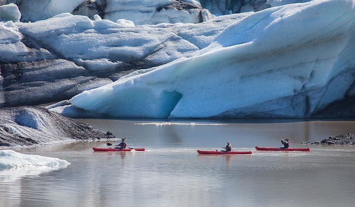 Kayak sur la lagune glaciaire du Solheimajokull | Sud de l'Islande 
