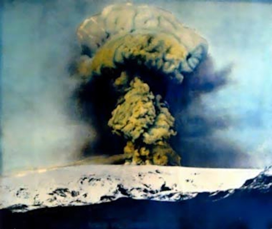 A historic photograph of the 1918 Katla eruption.
