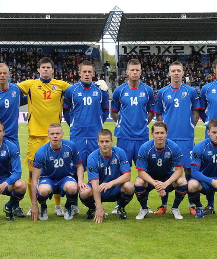 Iceland team with Eiður Guðjohnsen | © WikiCommons