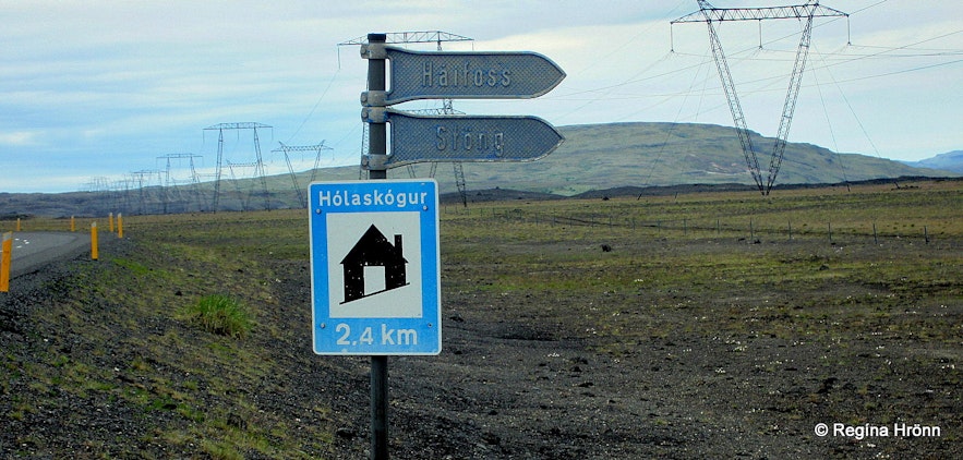 Road signs leading to Háifoss and Stöng