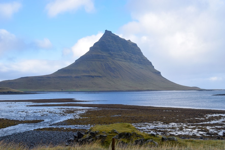 To Rent a Car In Iceland or Go On Day Tours: How To Pick The Right Sightseeing Option