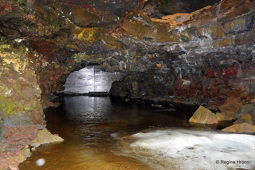 The entrance to Lofthellir cave