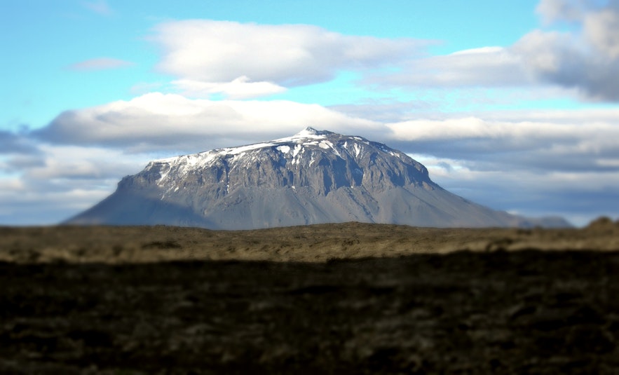 Herðubreið是冰岛内陆高地一座造型独特的山峰
