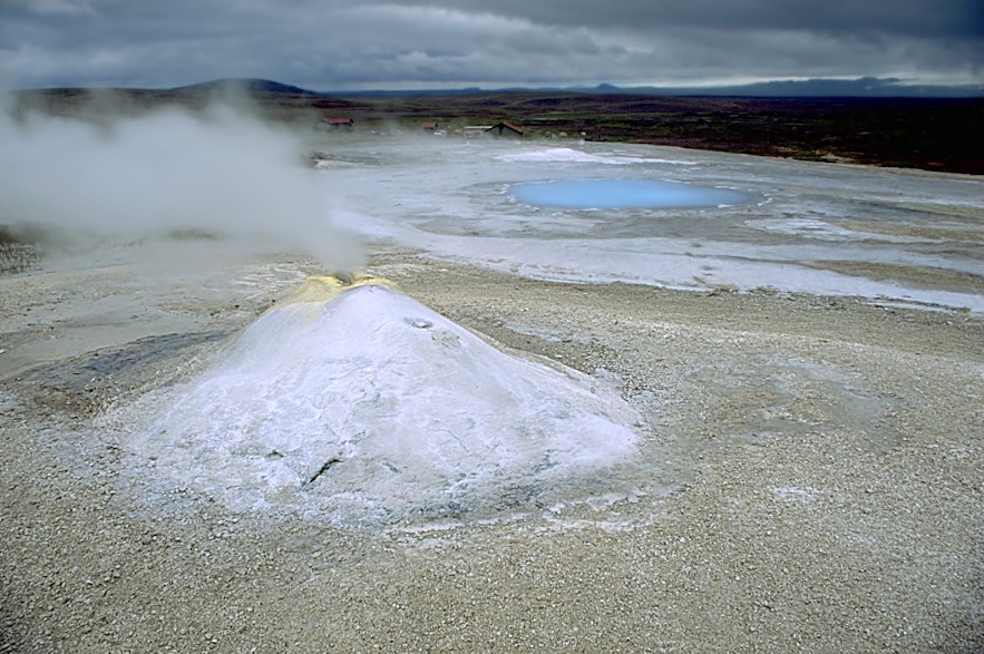 Przykład aktywnego geotermalnie obszaru w Hveravellir.