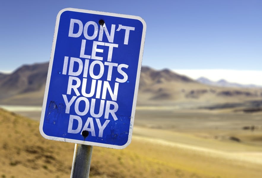 Nie pozwól idiotom zrujnować twojego dnia.