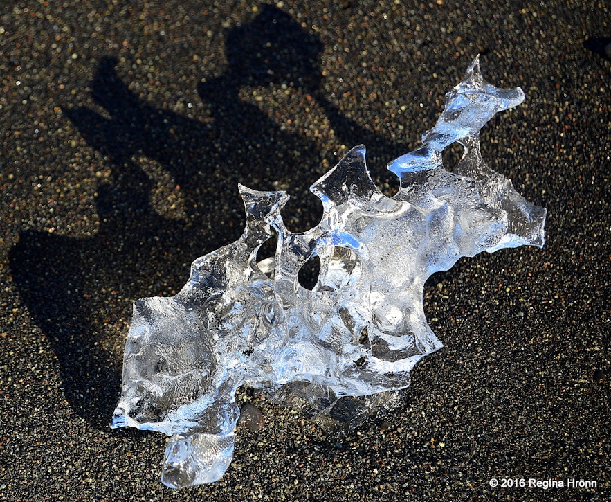 Glistening ice chunks on Eystri-Fellsfjara