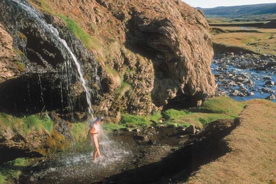Лейгавадлалейг — горячий источник в водопаде в восточной Исландии.
