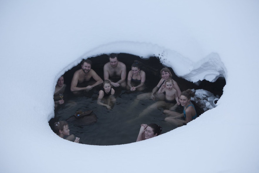 Eines von zwei natürlichen heißen Becken in der Nähe der Laugarfell-Berghütte im Osten Islands.
