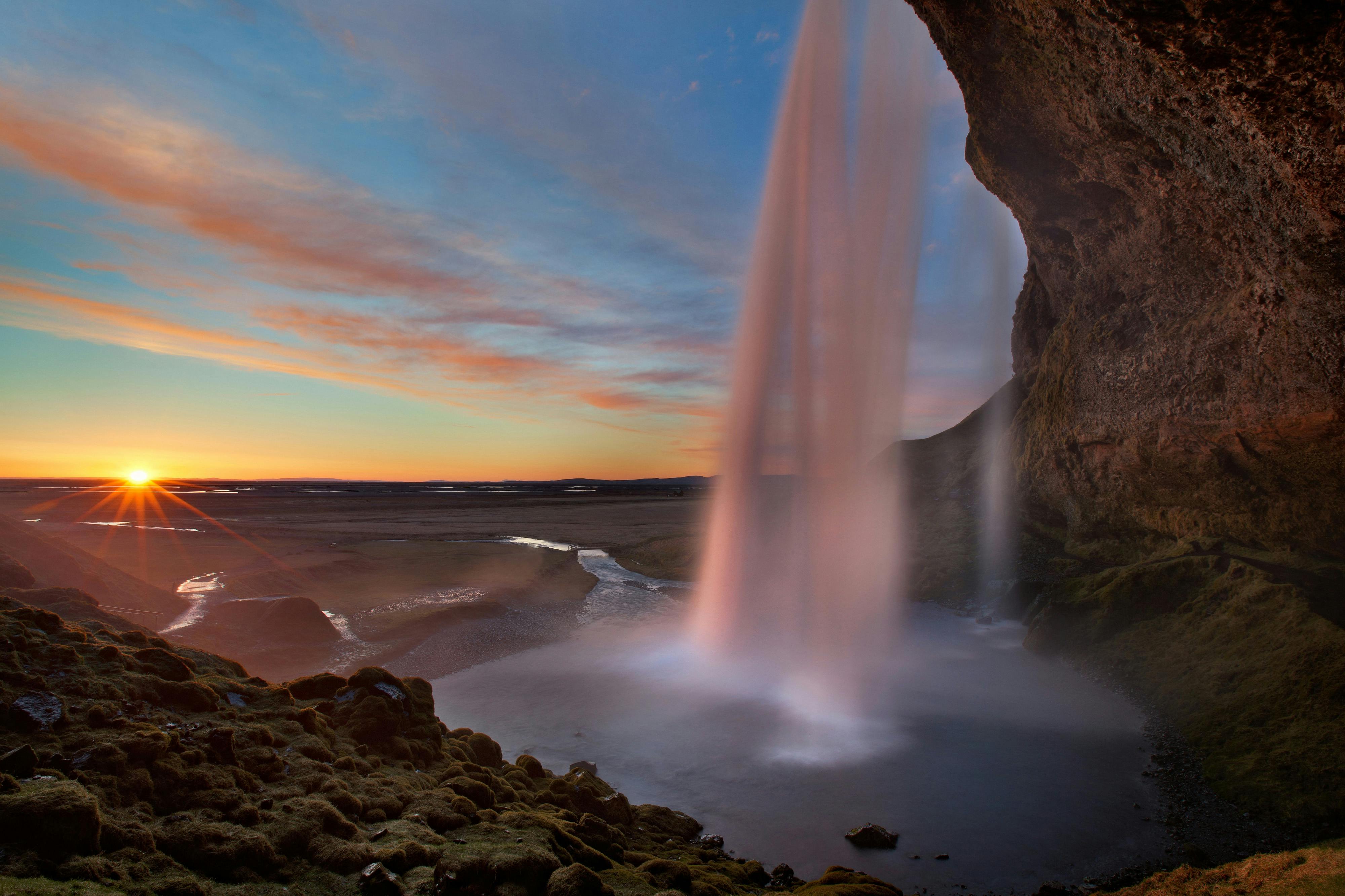 冰岛南岸的塞里雅兰瀑布尽显柔美。