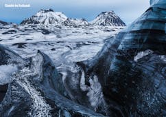冰岛南岸的卡特拉火山掩藏于厚实的冰盖之下