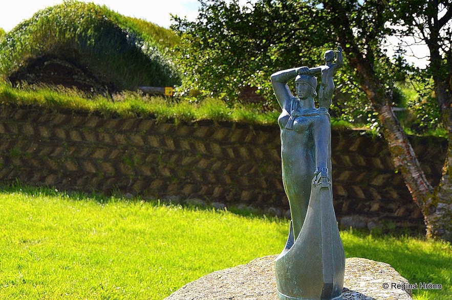 The statue of Guðríður at Glaumbær