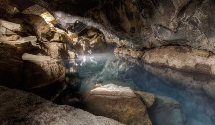 Fans der Serie Game of Thrones erkennen vielleicht die Höhle Grjótagjá als die private Badestelle von Jon Snow und Ygritte.