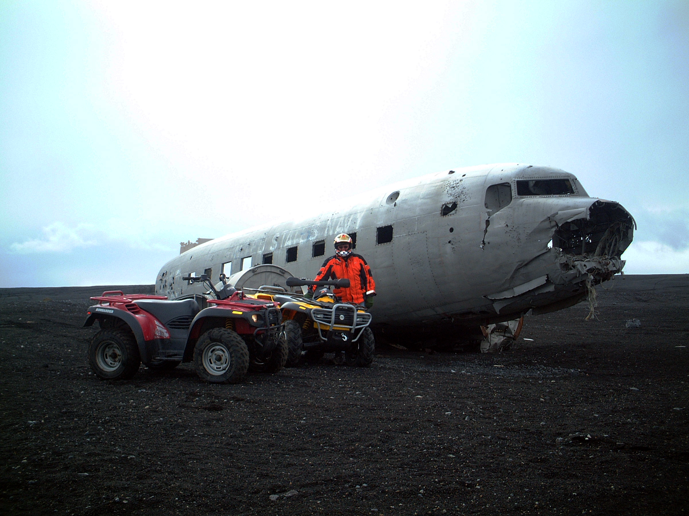 Cascadas de la Costa Sur y excursión en quad a los restos del avión DC3
