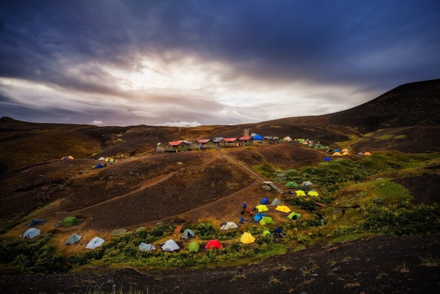 Kemping na Islandii to jedna z najpopularniejszych form spędzania urlopu na wyspie.