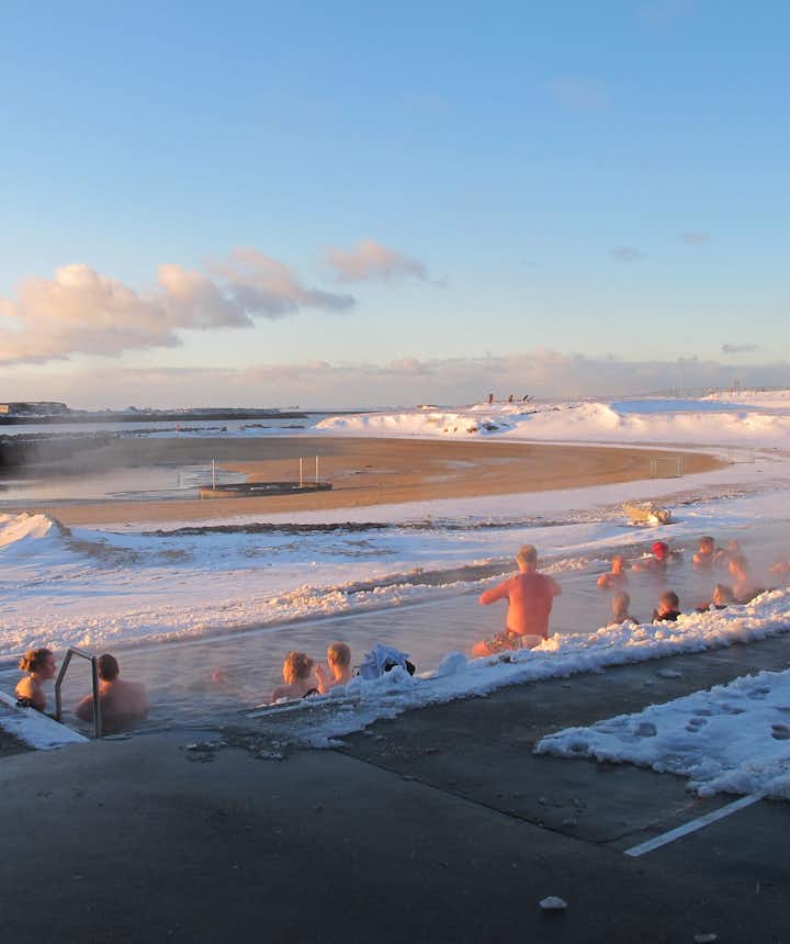 レイキャヴィークにある海水浴場、ノイトホゥルスヴィークでも露天風呂がある