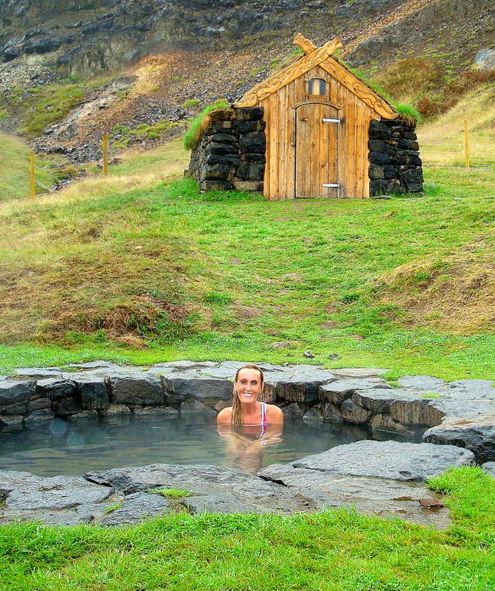 Regína in Guðrúnarlaug hot tub