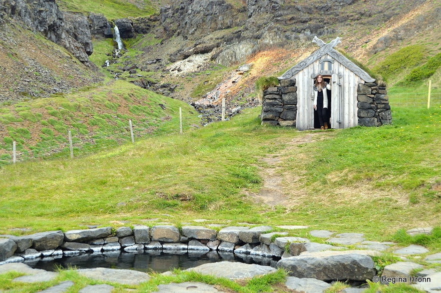 Regína y Guðrúnarlaug in Sælingsdalur valley