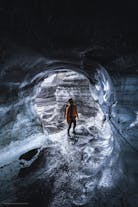La cueva de hielo de Katla está ubicada dentro del glaciar Mýrdalsjökull, el cuarto casquete de hielo más grande de Islandia.