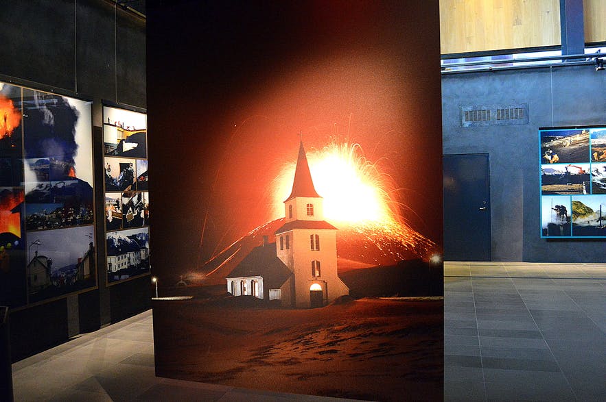 Pictures of the fires of Eldfell in the Eldheimar museum on the Westman Islands.