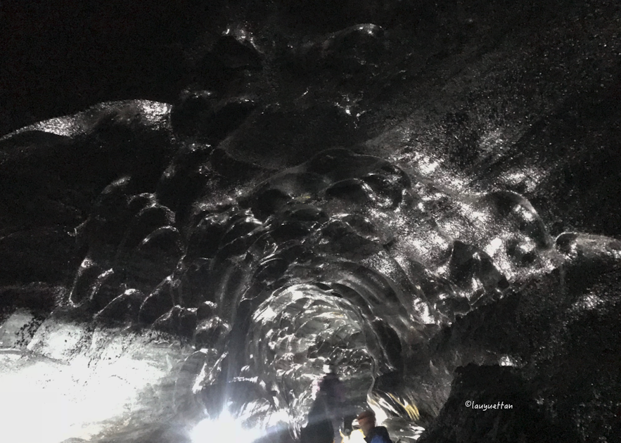 冰島黑冰洞洞內步行情況