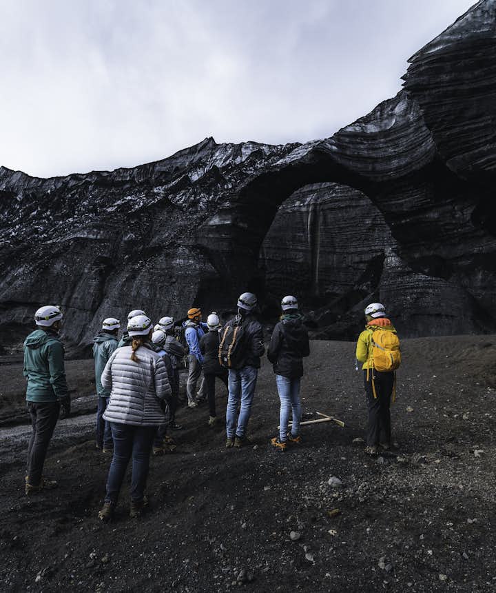 冰島全年可達黑冰洞外觀