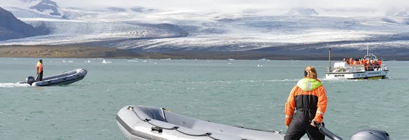 アイスランドのボートツアー