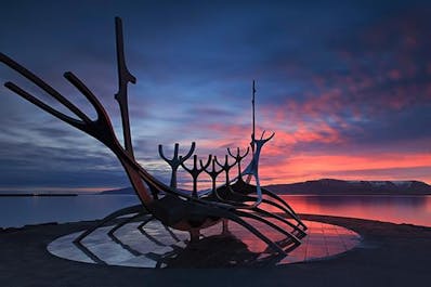 您的冰岛北部冬季摄影团第一晚将会在首都雷克雅未克度过