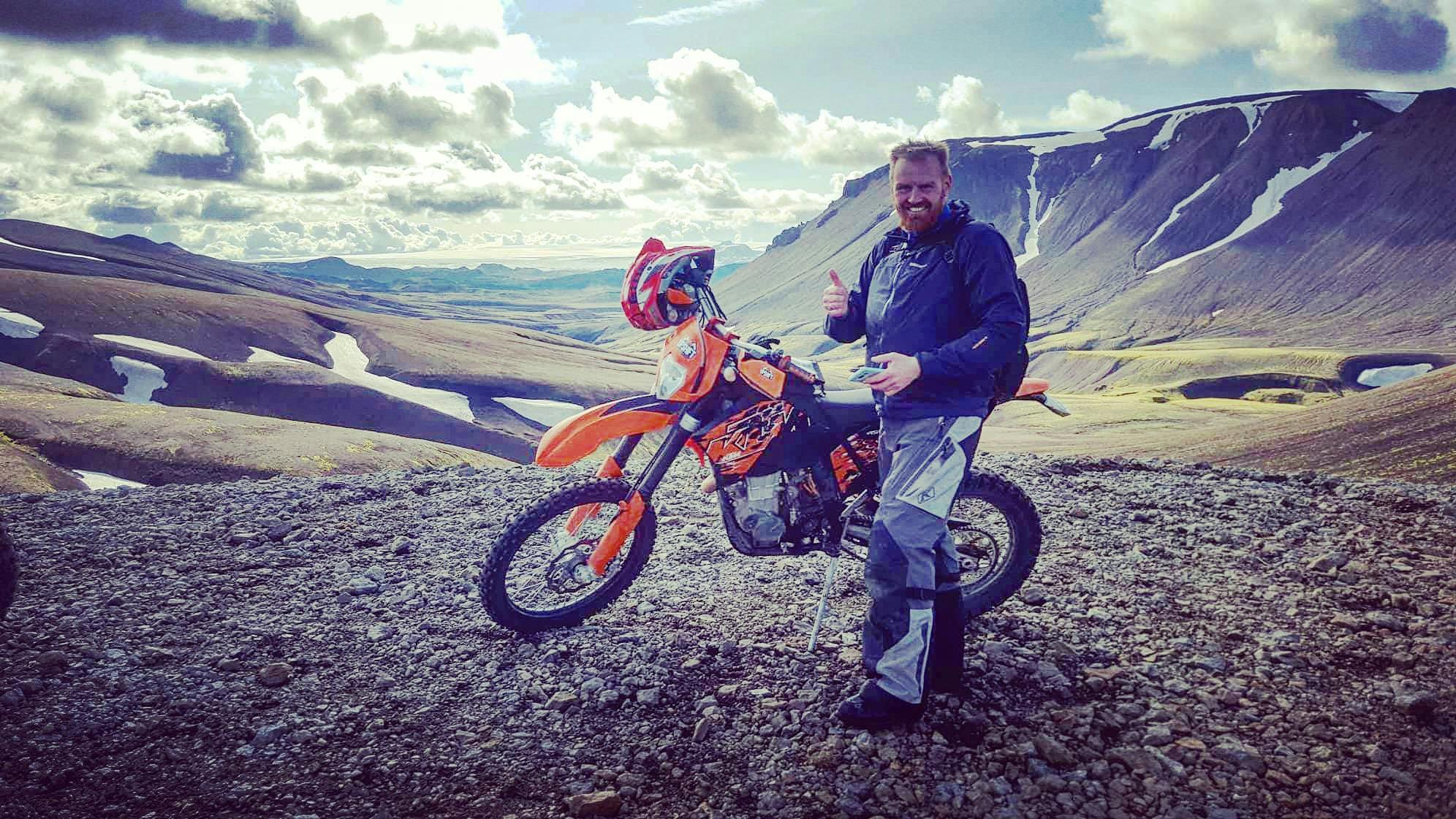 Wide valleys seen fron high above are a great reason to join a dirt bike tour in the Icelandic highlands