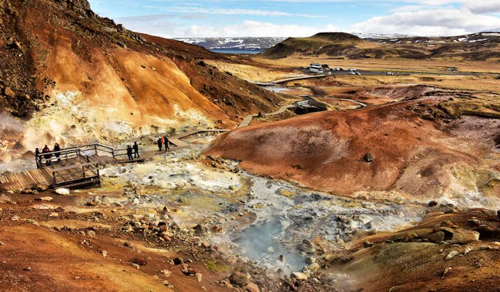 参加冰岛雷克亚内斯半岛一日游到访蓝湖温泉或前往机场离境