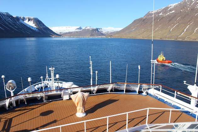 travel to iceland by ship