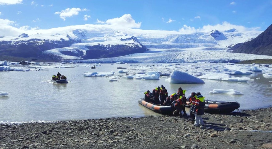 Boat tours going onto Fjallsárlón glacier lagoon.
